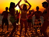 Personeelsfeest Scheveningen: check gratis de beschikbaarheid van 15 strandlocaties