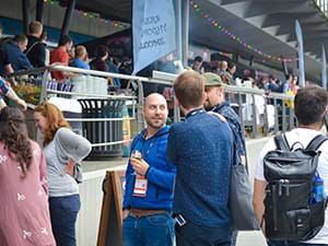 Betaalbaar personeelsfeest aan het IJ naast het Centraal Station Betaalbaar personeelsfeest aan het IJ naast het Centraal Station