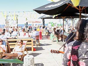 Beachclub Soomers op Zwarte Pad in Scheveningen: bedrijfsfeest locatie op het strand